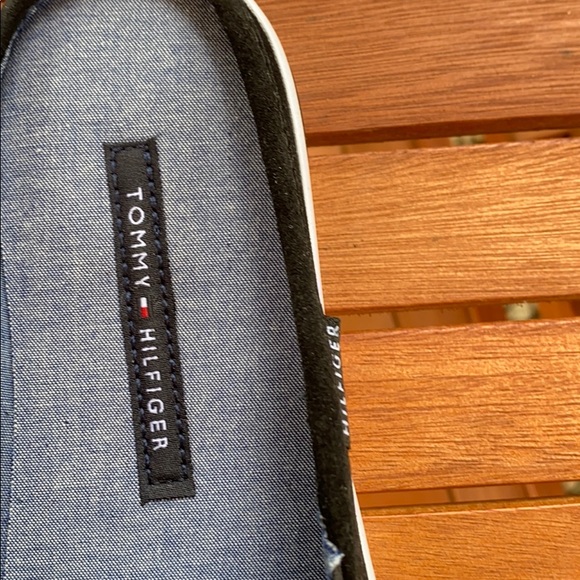 Tommy Hilfiger slip on - Picture 3 of 5